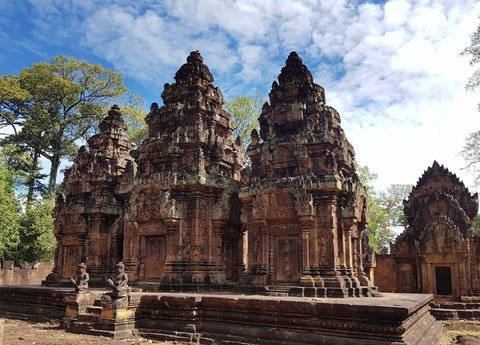 バンテアイスレイ遺跡＋ローリオス遺跡群＋昼食＋トンレーサップ湖水上村観光