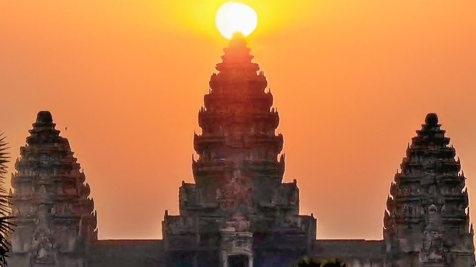 朝日＋アンコールトム遺跡＋タプローム寺院＋昼食＋アンコールワット遺跡